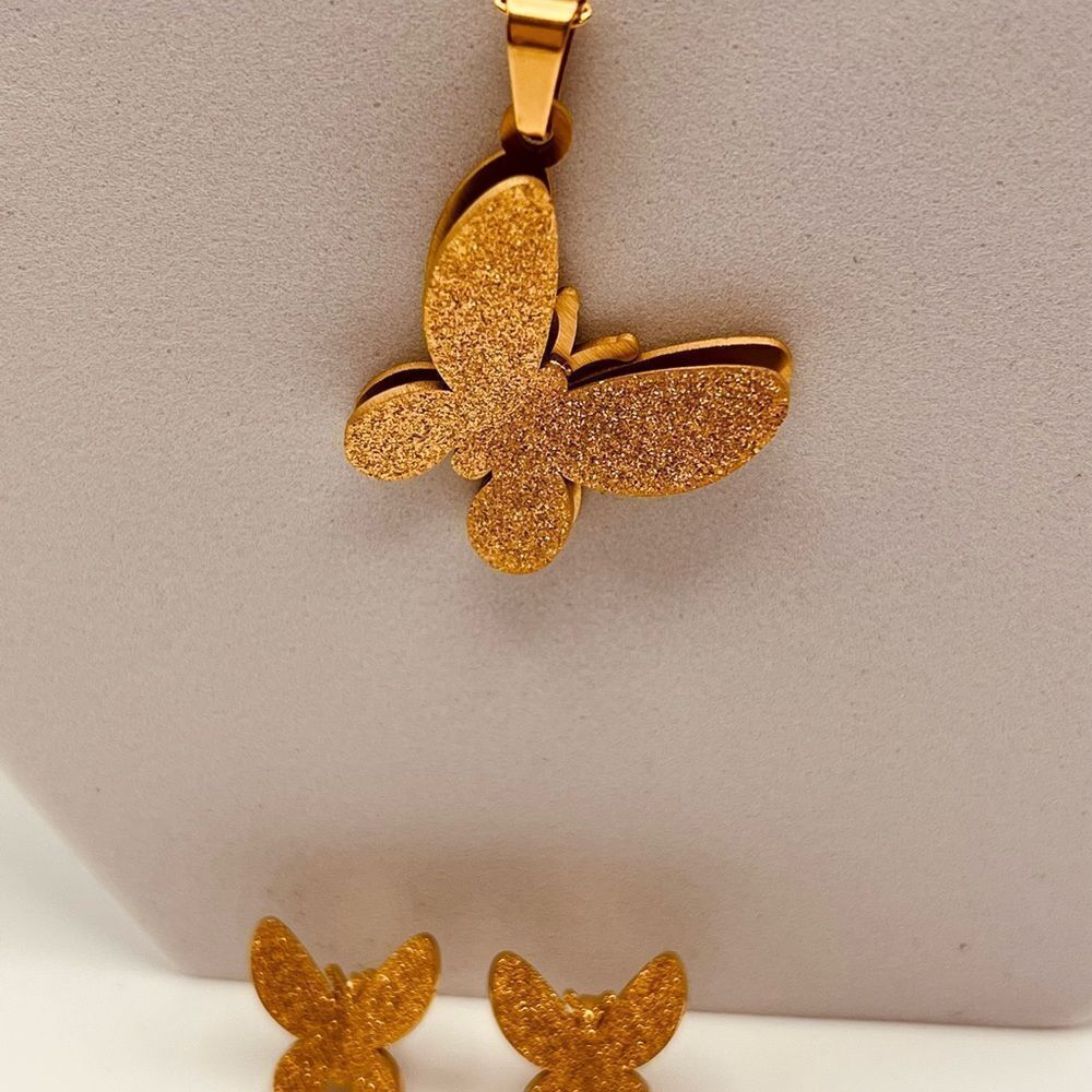 Butterfly Sparkling Earrings Necklece Set